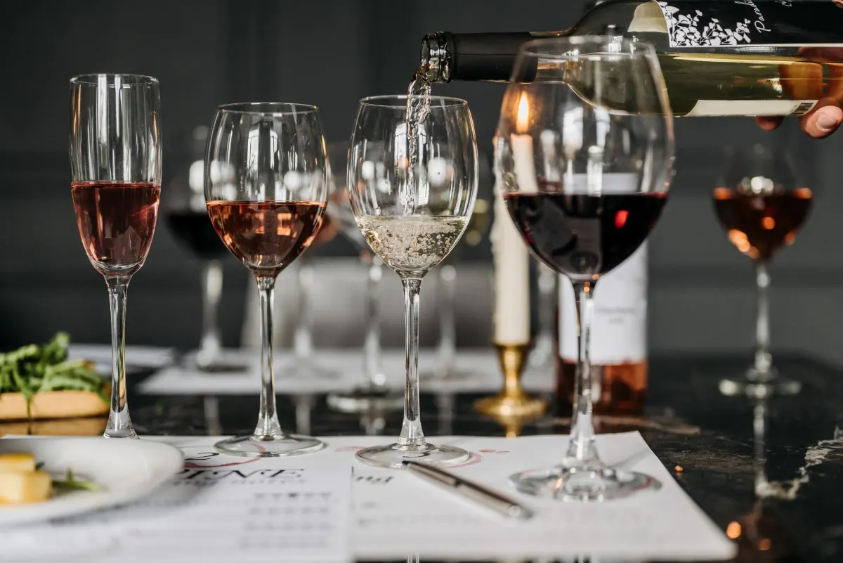 Comment déguster le vin sans être expert : guide pratique 2026